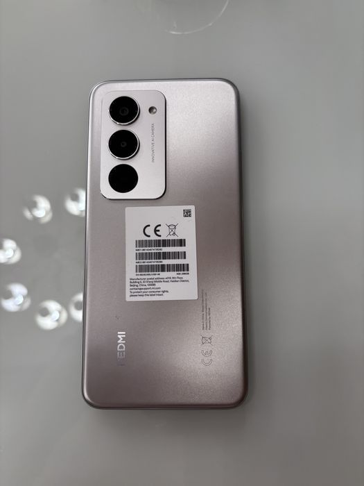 Xiaomi Redmi 15 бял  . 256 GB. 8 RAM