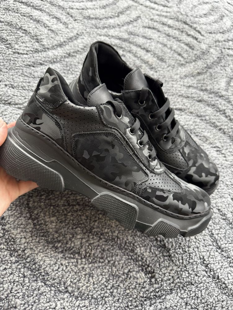 Pantofi sport din piele naturala, fabricati in Romania