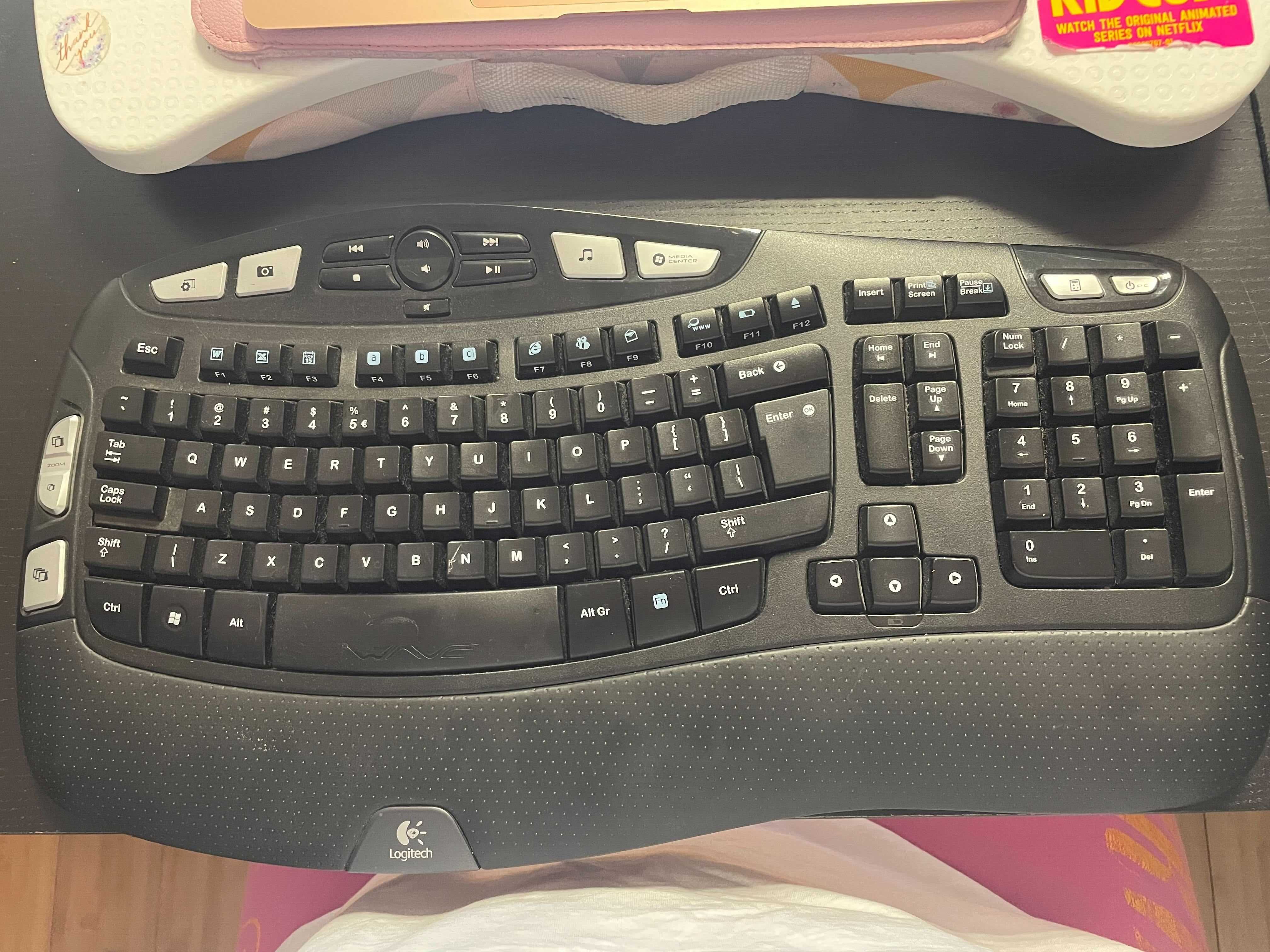 Tastatura ergonomica wireless Logitech K350, Layout UK, Negru