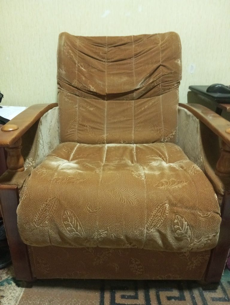 Продается диван и 2 кресла