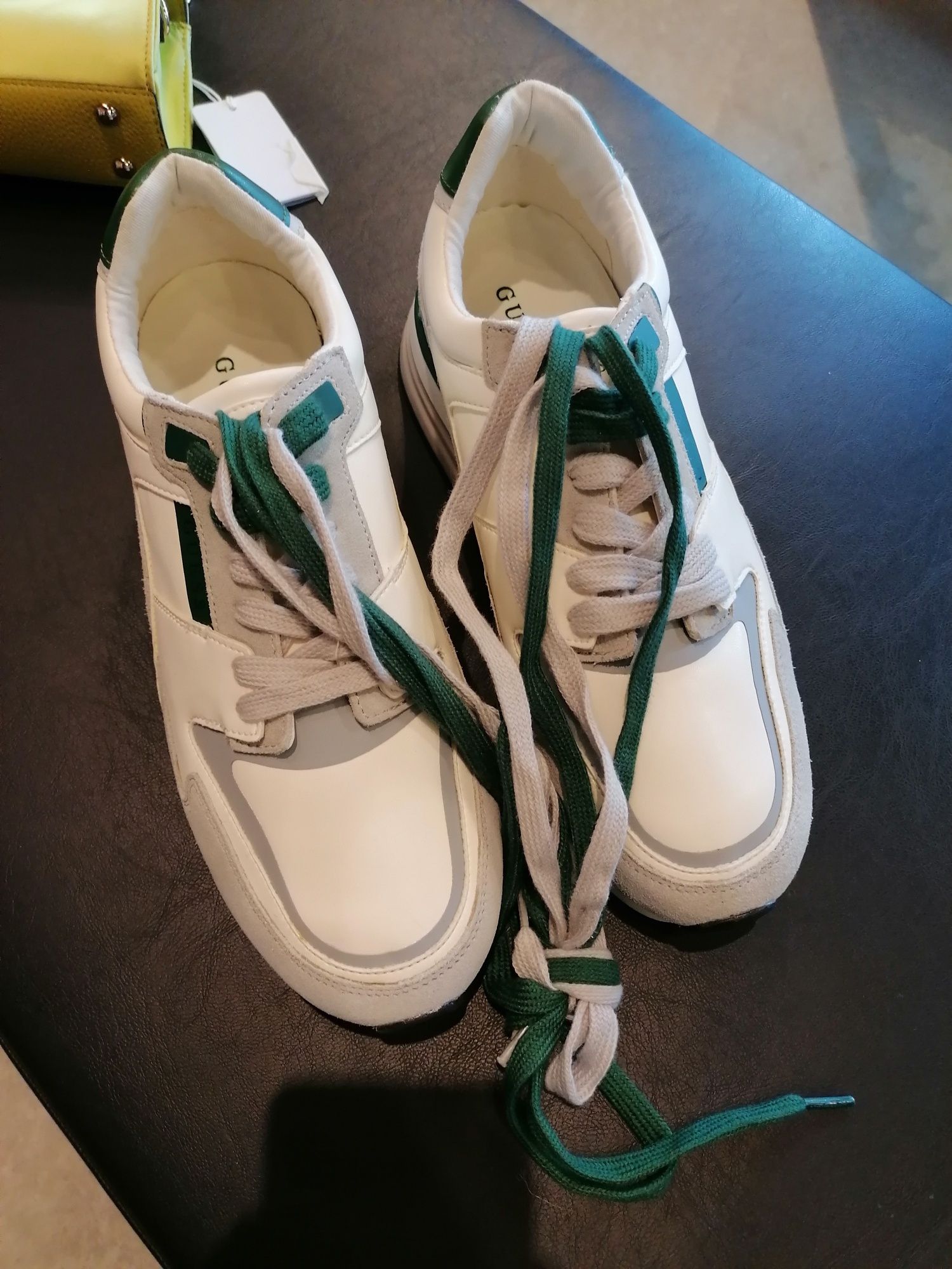 Adidași guess originali