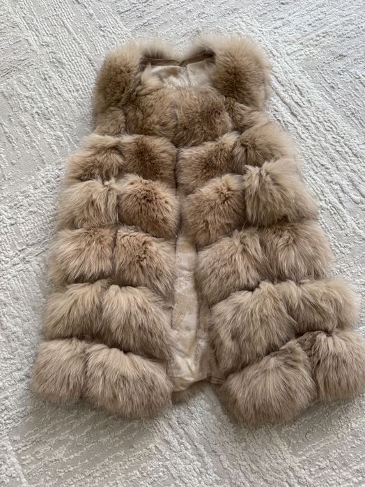 Продам меховую безрукавку (полушубка)