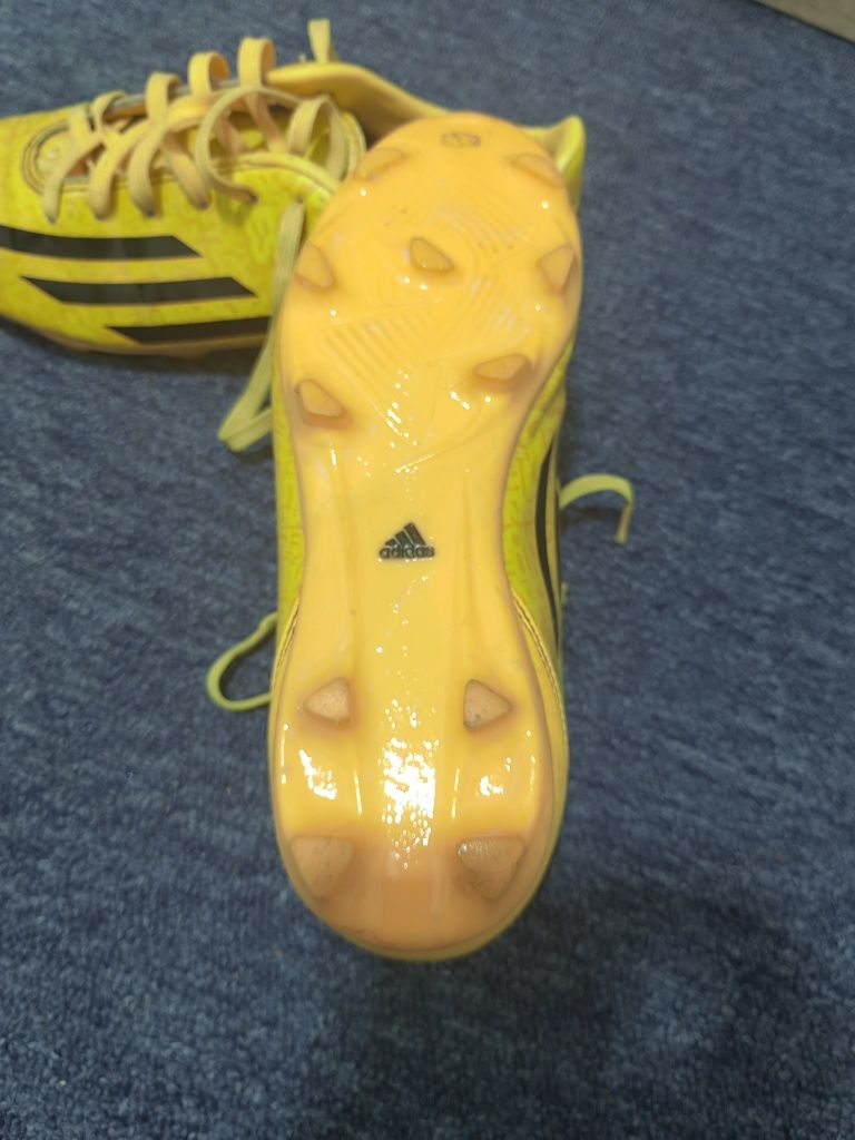 Crampoane Adidas Messi Yellow