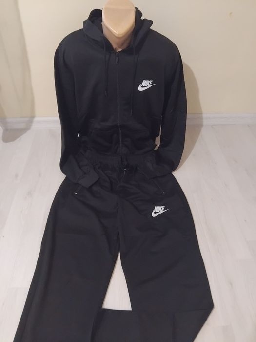Trening Nike pentru femei.