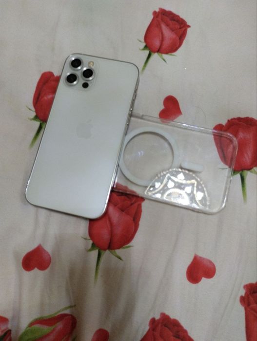 Iphone 12 pro sotiladi 460$ rangi oq ideal holatda