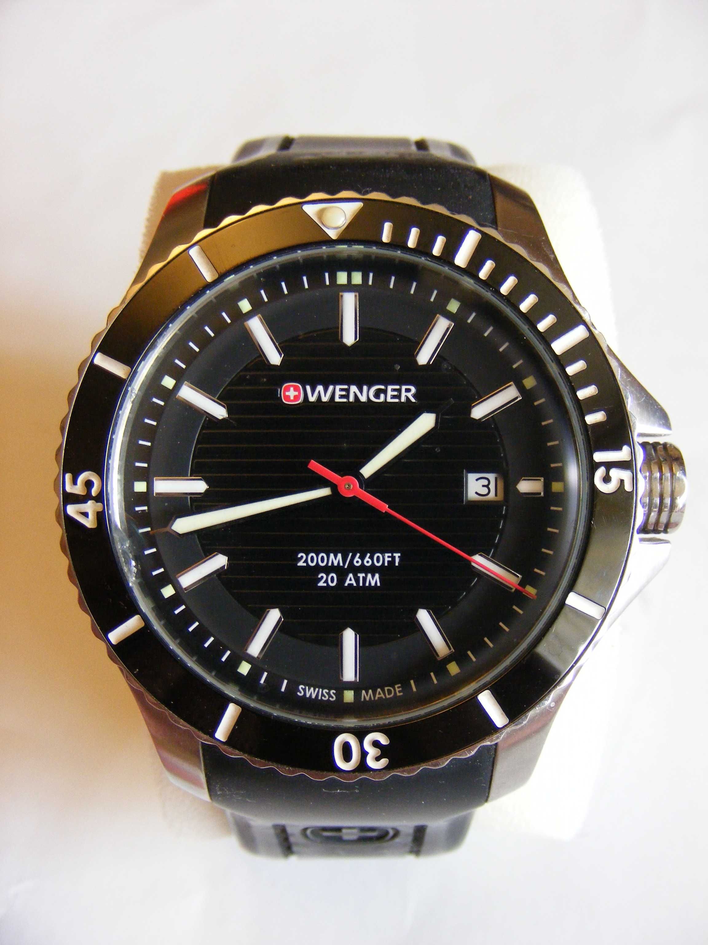 Wenger Swiss Army 200m/660ft Men's 43 mm.