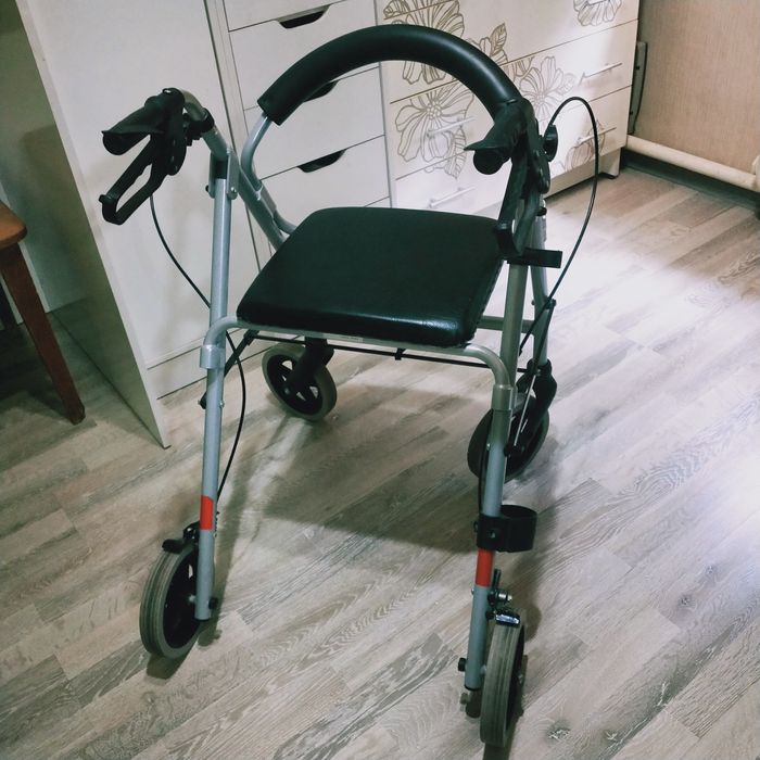 Инвалидное кресло