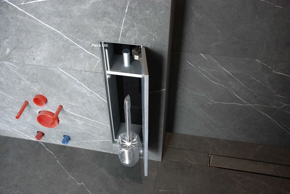 Вградена тоалетна четка и хартия