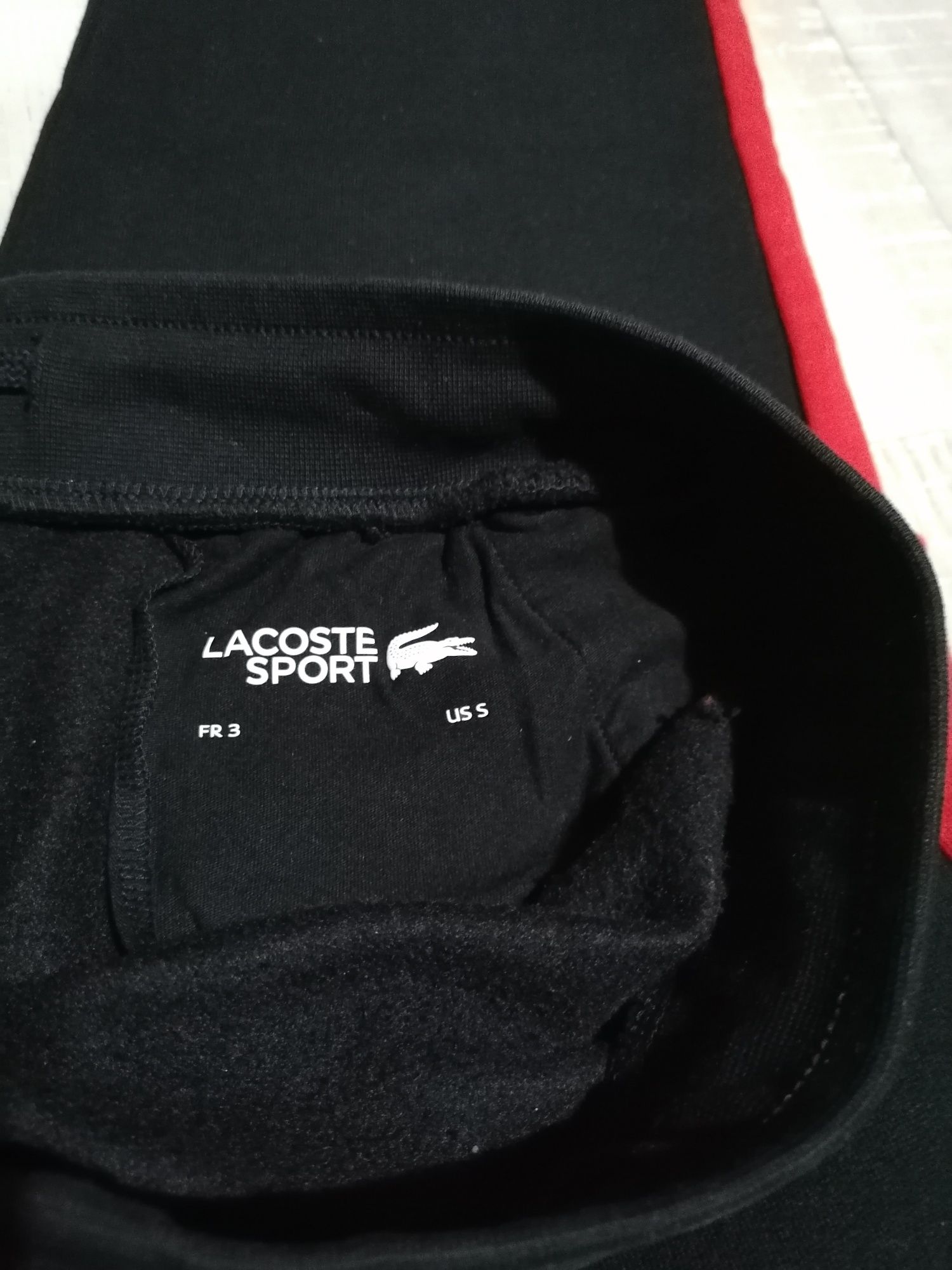 LACOSTE pantaloni negri mărimea S