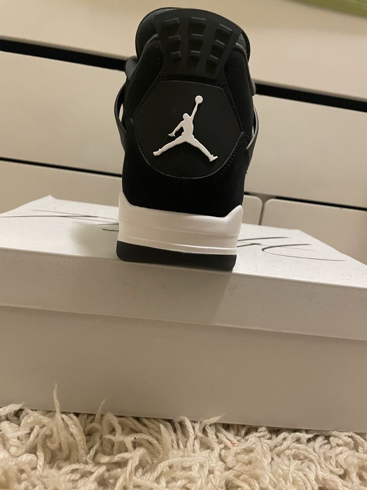 Jordan 4 white thunder