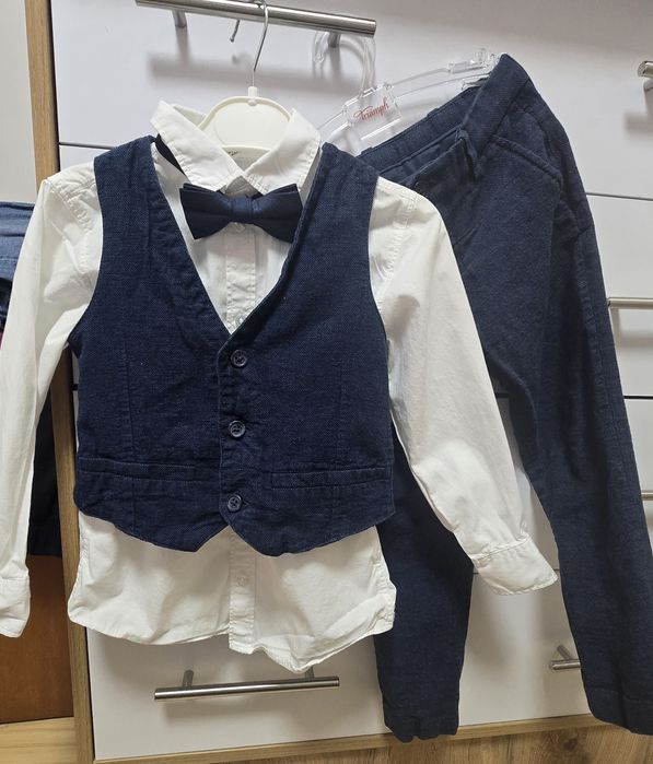 Елегантен костюм за момче H&M от 4 части Размер 110 за 4-5 г Като нов