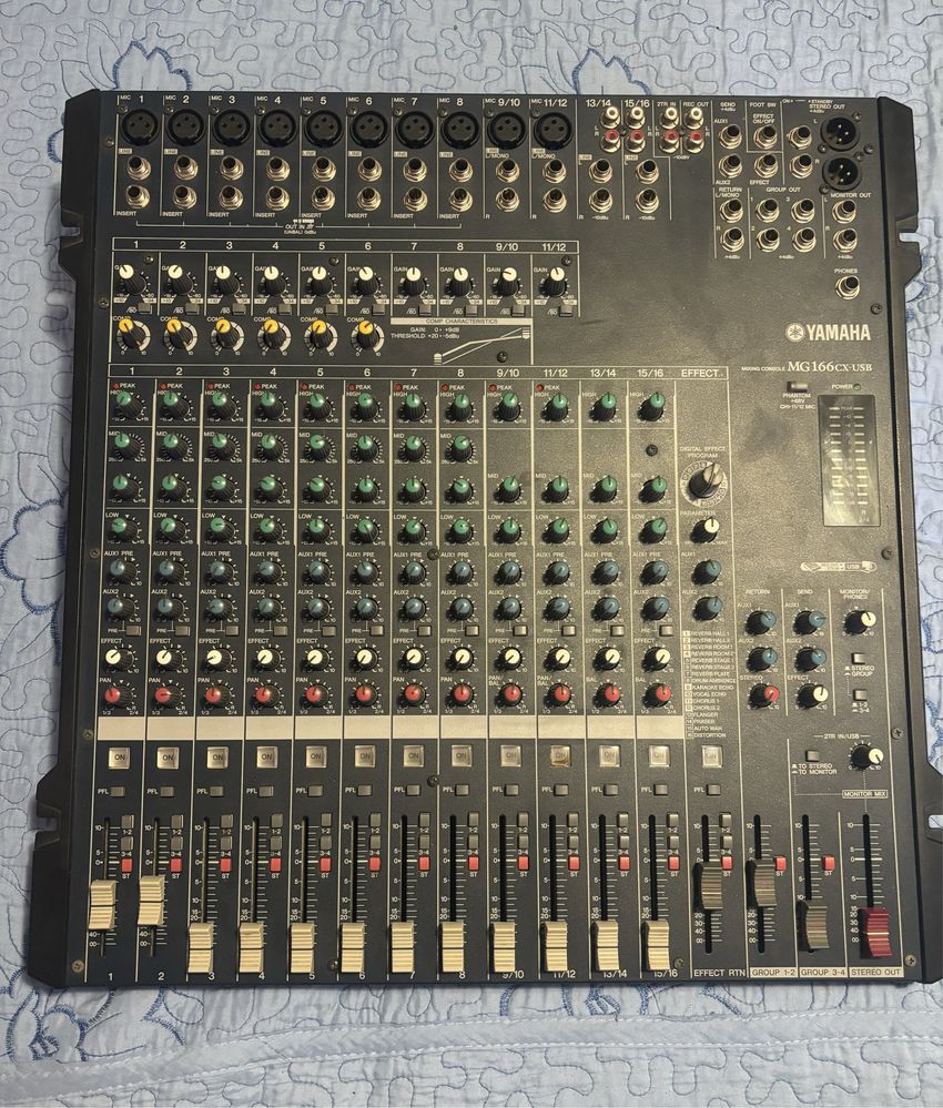 Mixer Yamaha MG166 CX USB