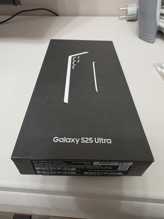 Сотовы телефон Самсунг s25 ультра