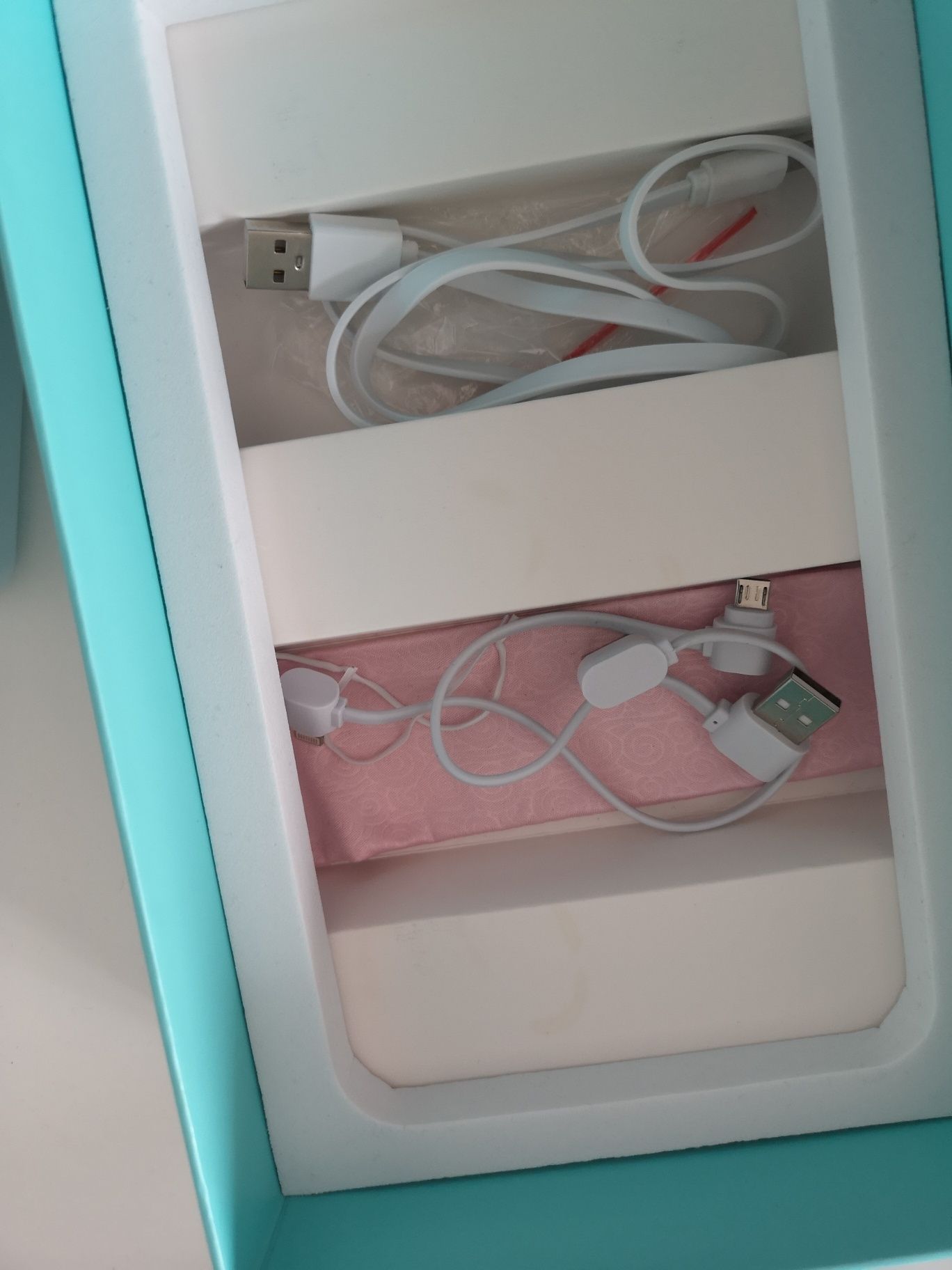 Sterilizator UV Alb pentru telefoane, cu functie difuzor aromatherapy