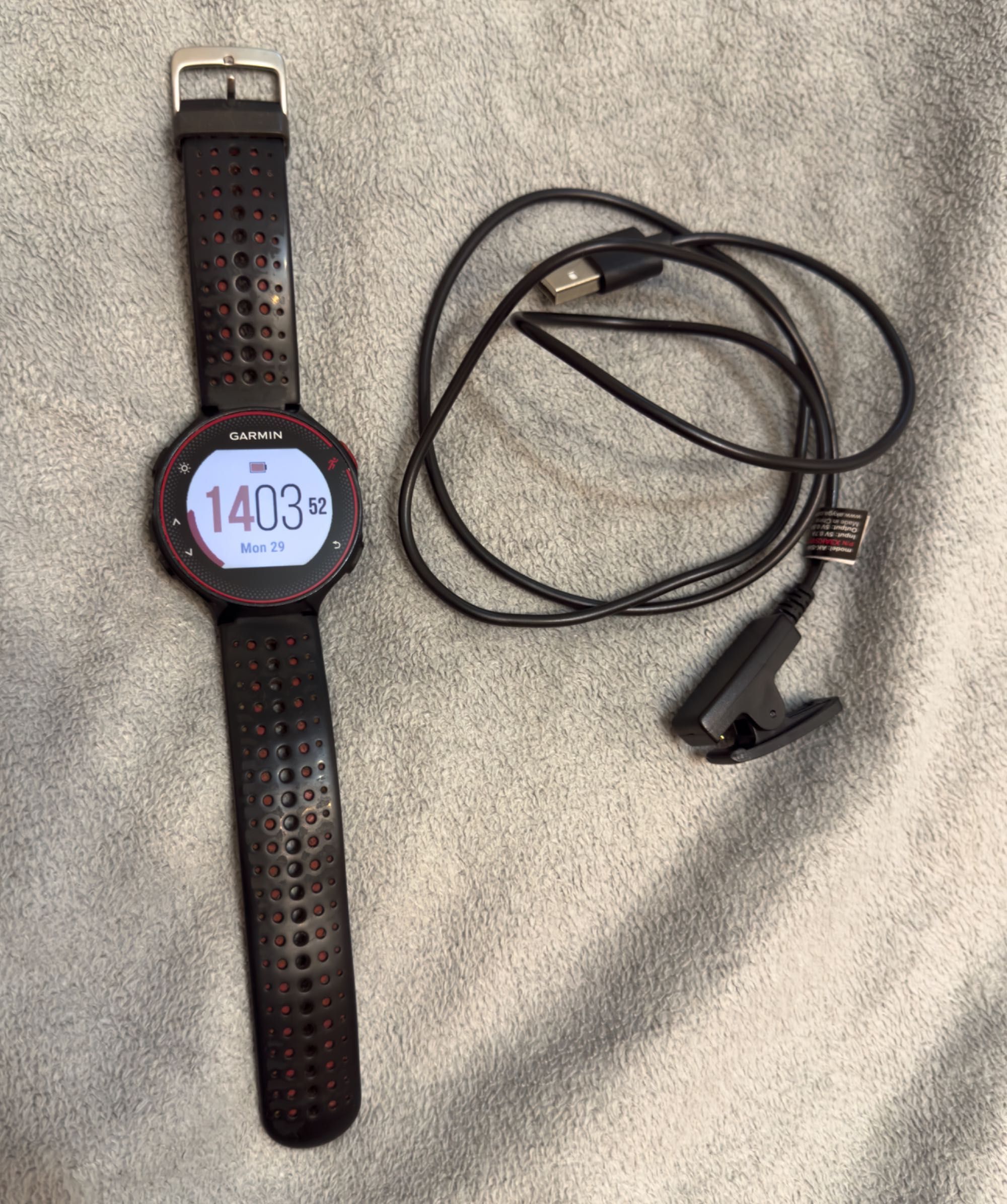 Ceas Garmin Forerunner 235 cu încărcător