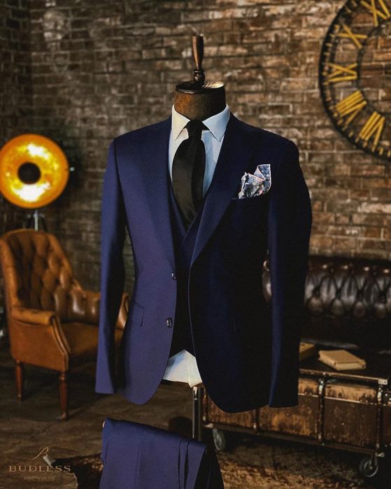 "Элегантный оригинальный костюм Salvarini Silver — ваш стильный выбор!