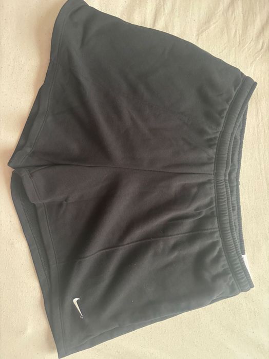 Нов женски къс панталон NIKE, М размер