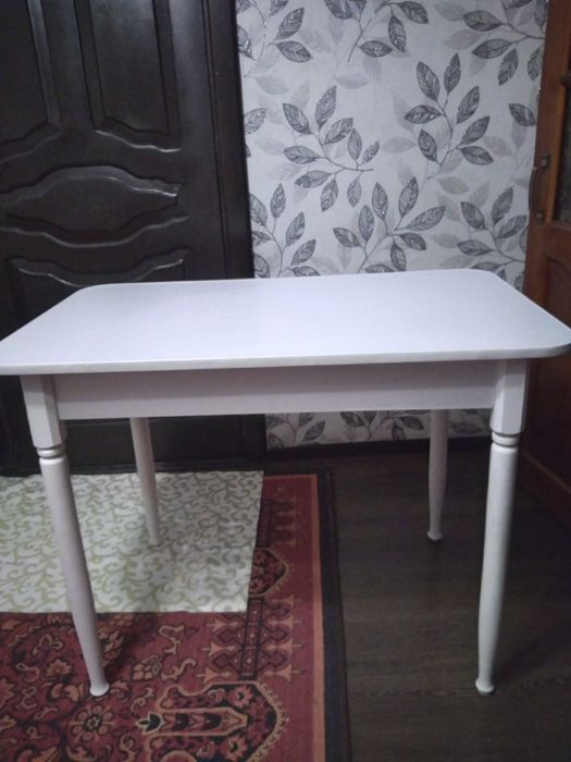 Кухонный обеденный стол
