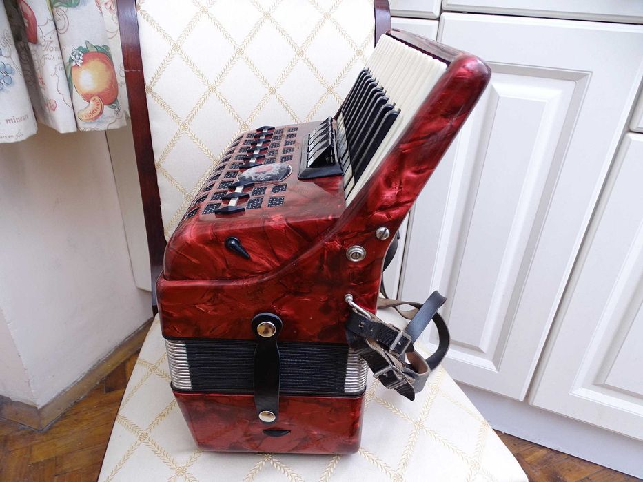 Акордеон Royal Standard Meteor 40 баса