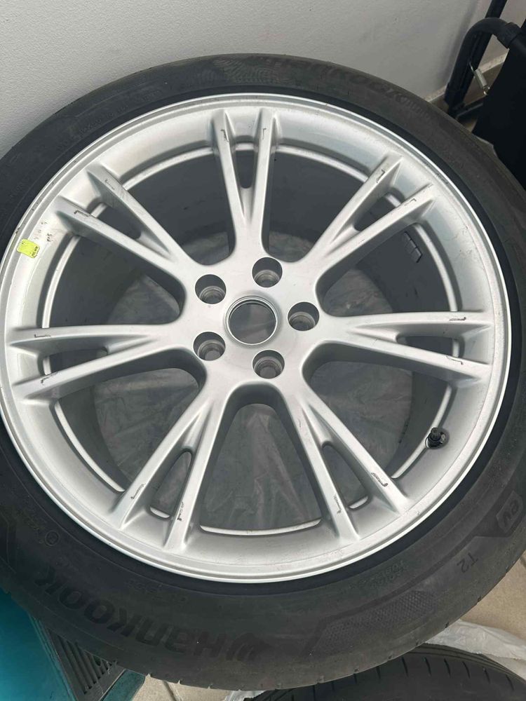 Продавам джанти с гуми за Tesla model Y