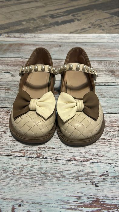 Продам туфли для девочки