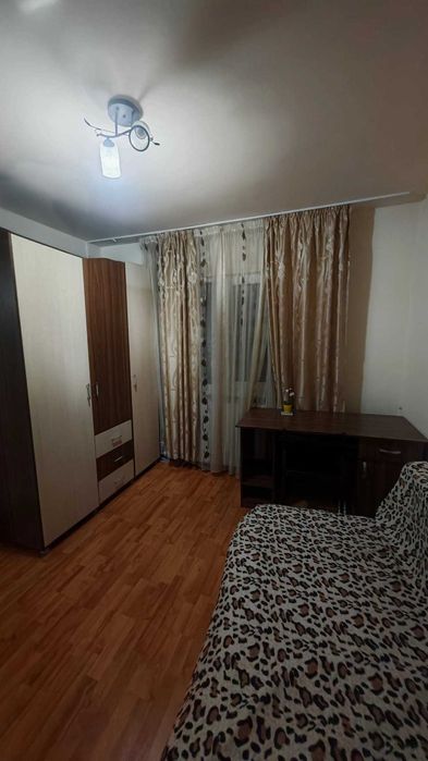 Apartament cu trei camere de inchiriat in zona centrala