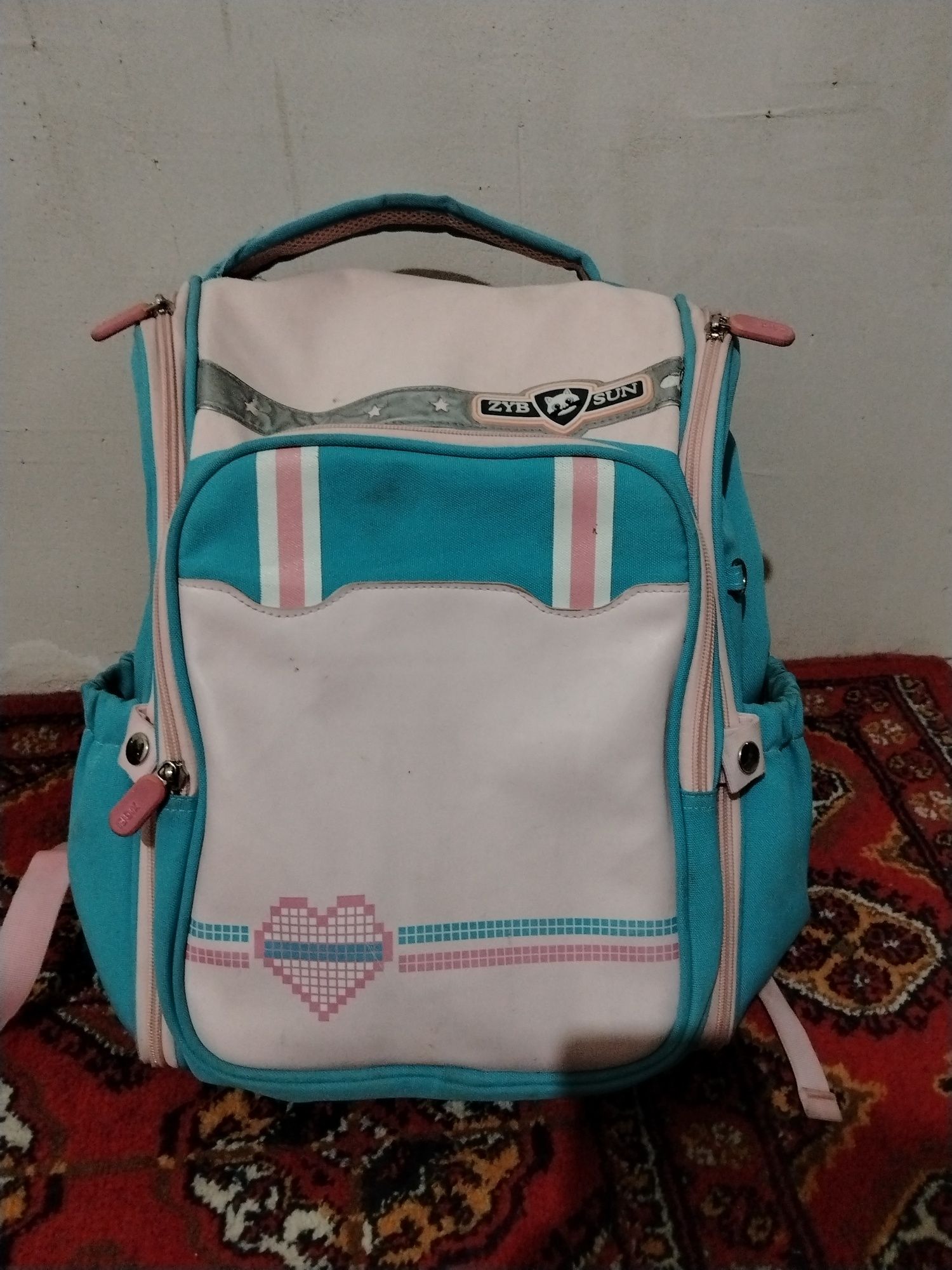 Qizlar sumkasi XIBEI  Xitoy firmasinarxi  % kami bor.