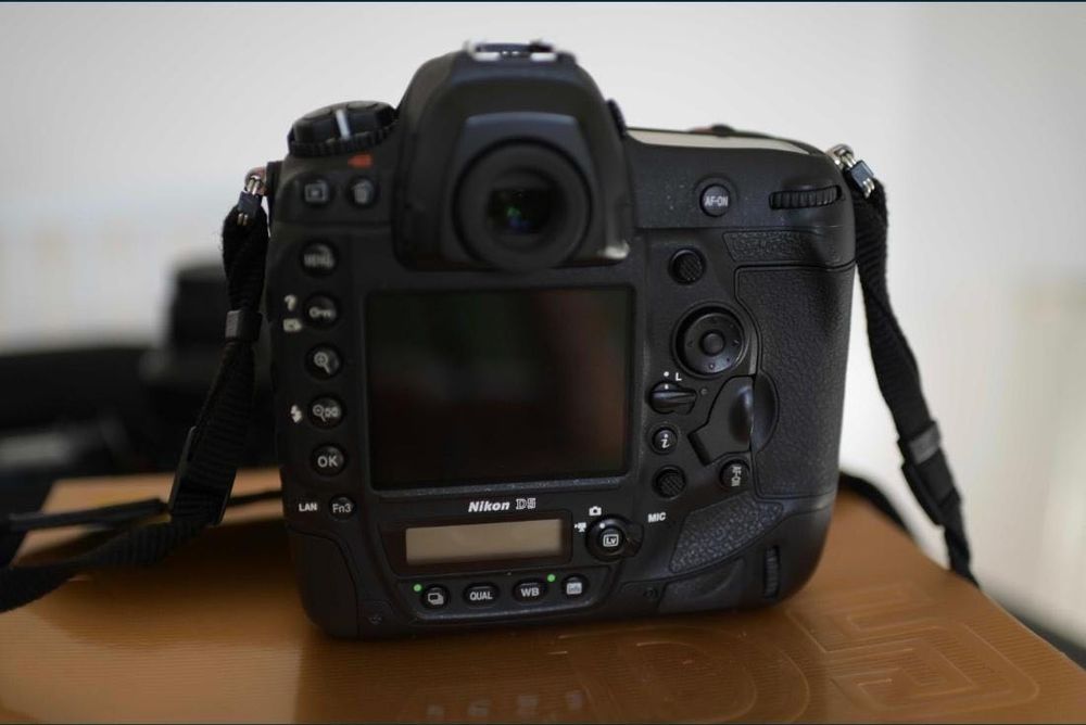 Vând Nikon D5, stare impecabila