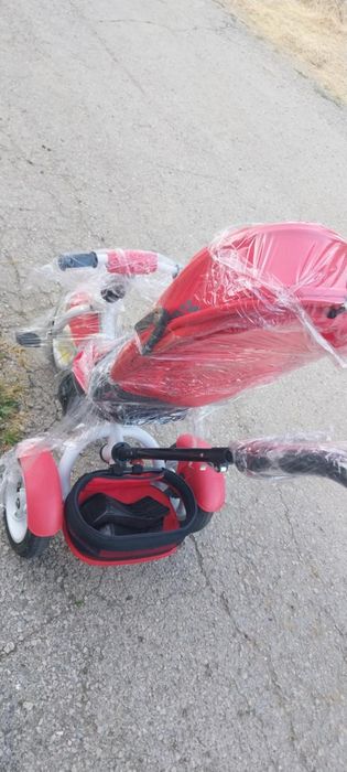 Триколка червен цвят