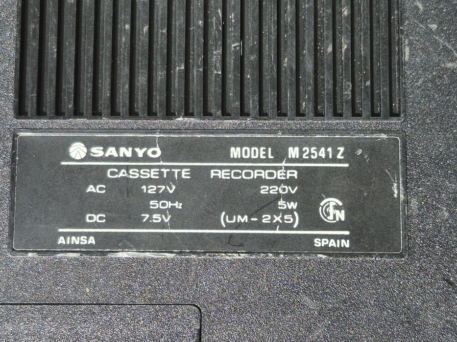 Casetofon player deck marca Sanyo model M2541 made in Spain