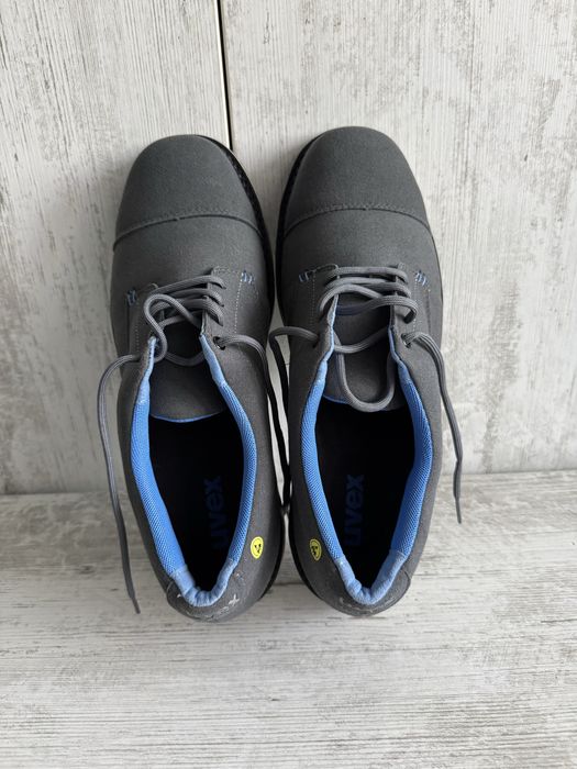 Vand pantofi de lucru