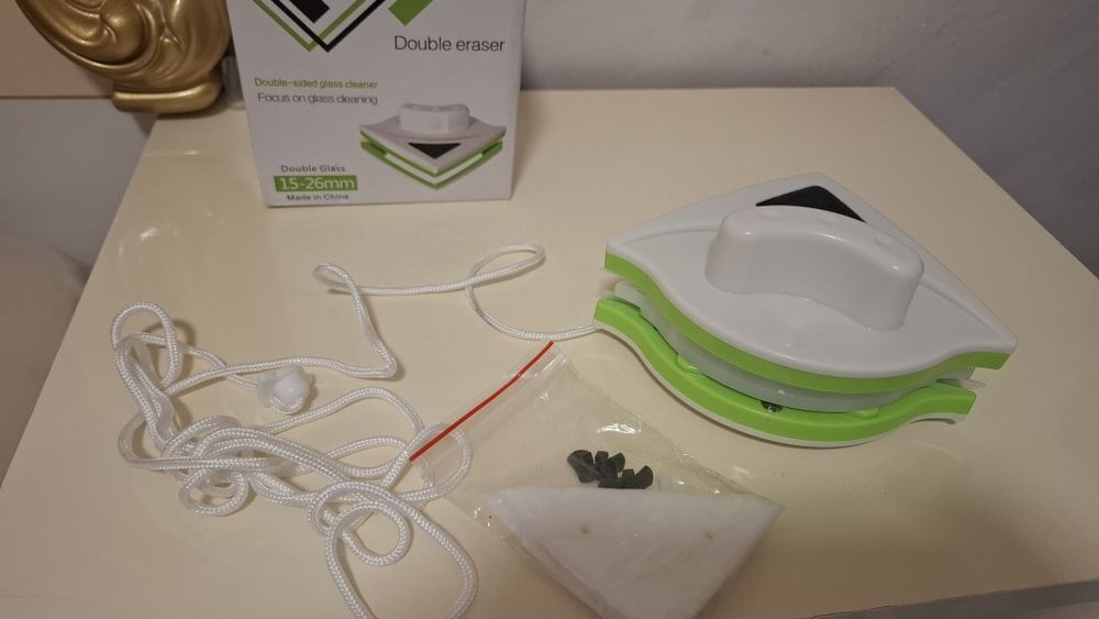 Уред за почистване на стъкла