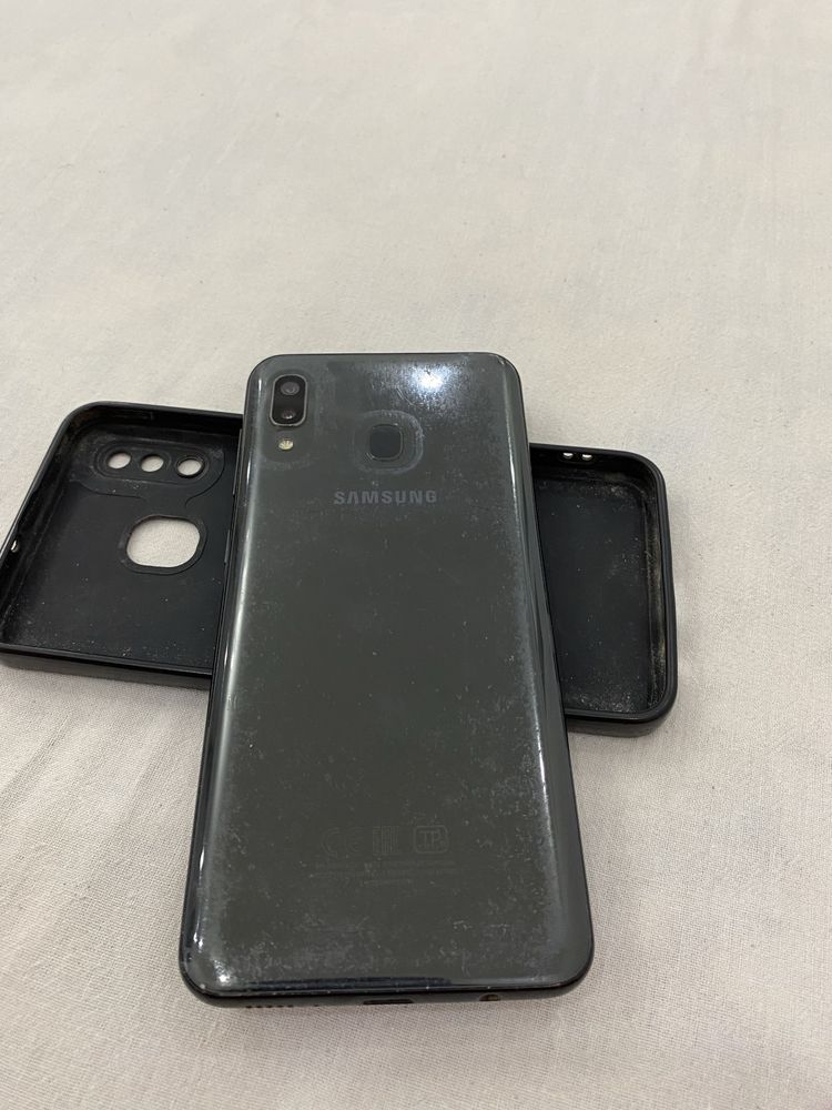 Samsung A20 в хорошем состоянии , цена 30 000 тг ( торг есть)