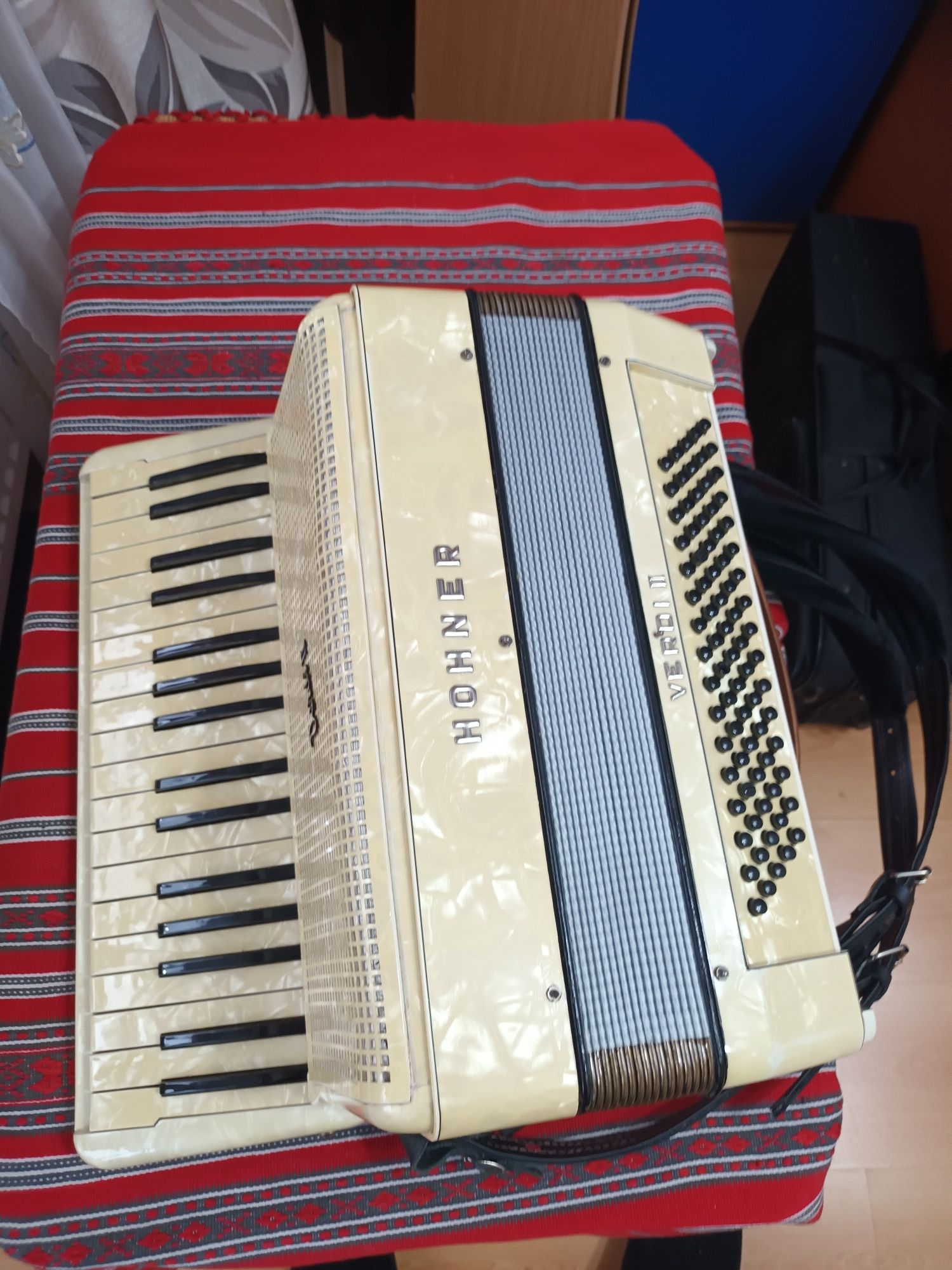 Vind hohner cu 80 basi