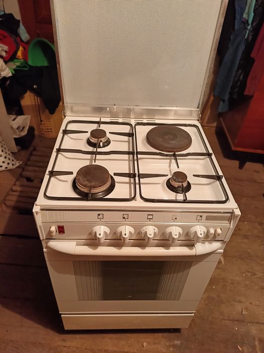 Продам газовую плиту