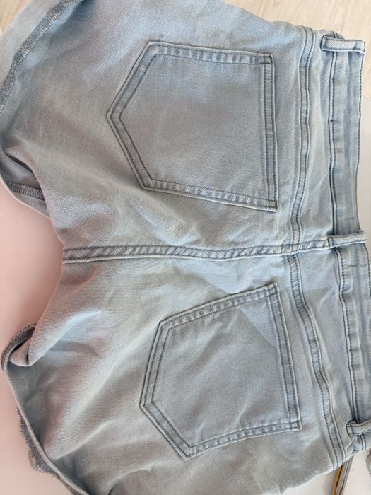 Vand pereche de blugi