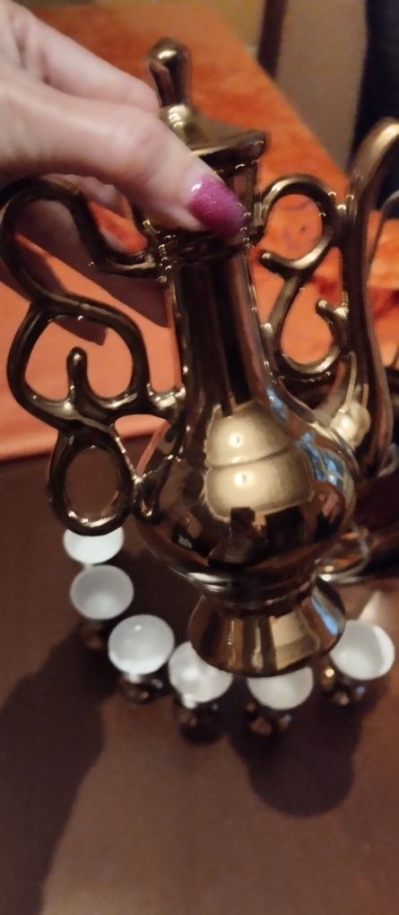 Продам фарфоровый сервиз под бальзам