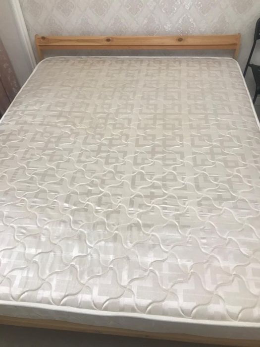 Продается кровать с матрасом.