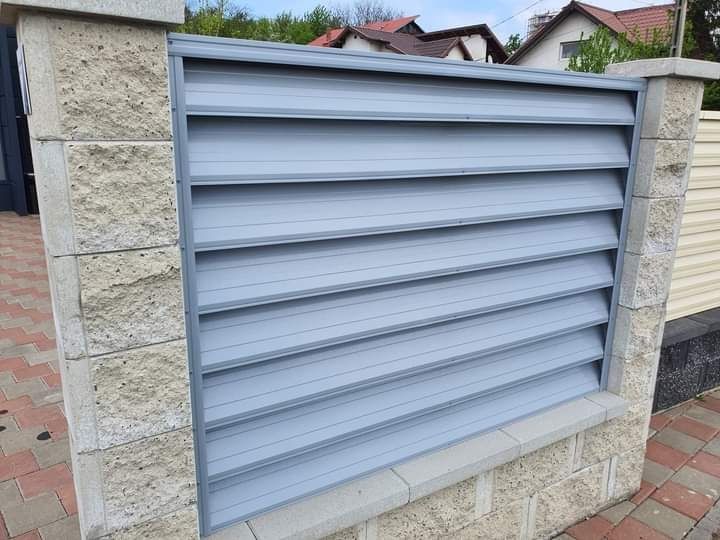 Garduri și porți stil jaluzea, sipca metalica, tabla cutata