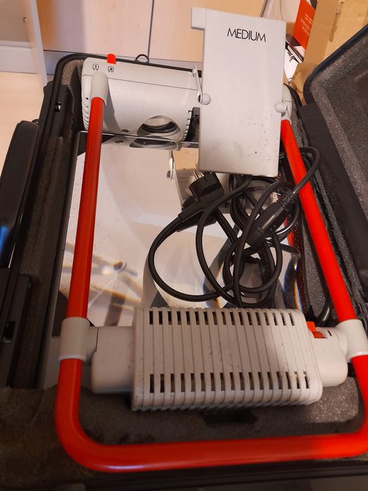 Videoproiector clasic cu oglinda