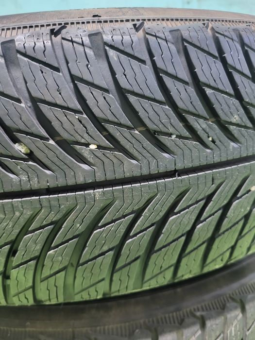 2 бр зимни 215/65/17 Michelin
