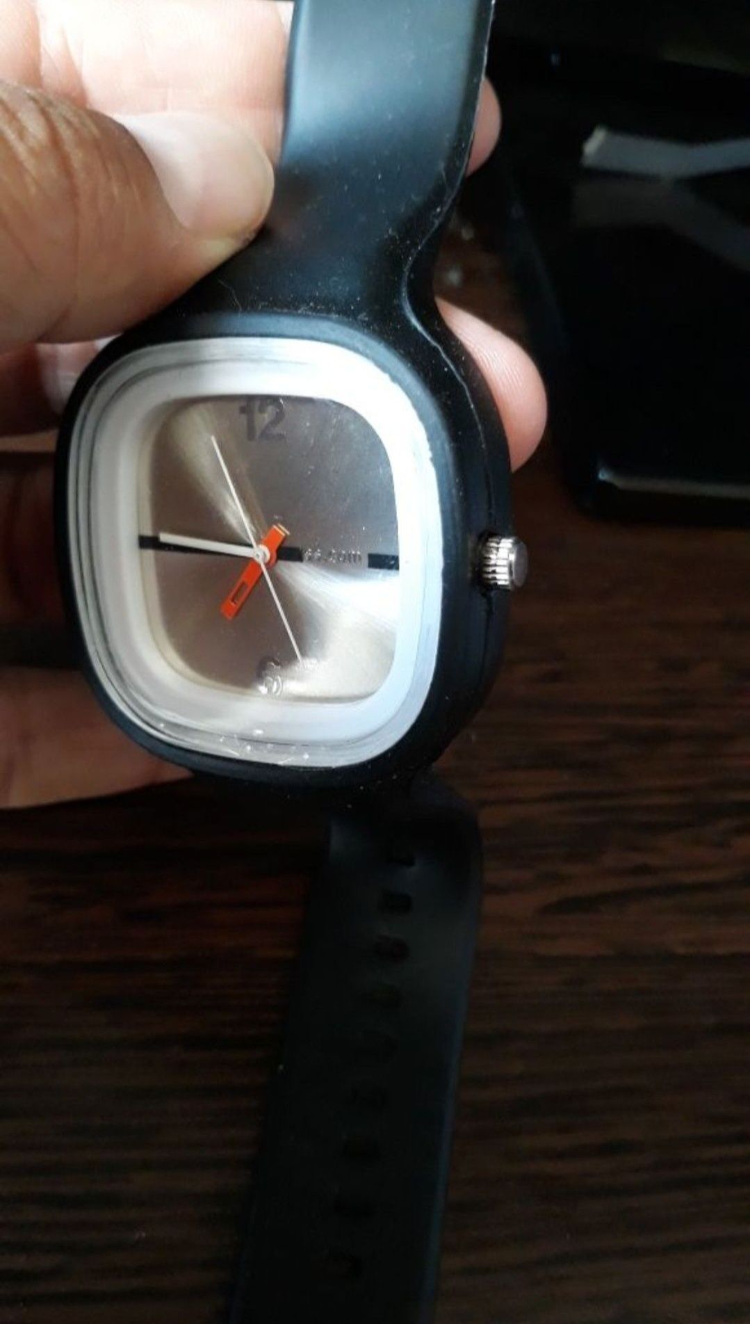 Vand ceas nou cu folie si pe fata si pe spate bratara din silicon foar