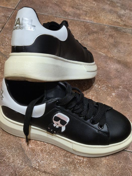 Vând adidasi mărimea 38