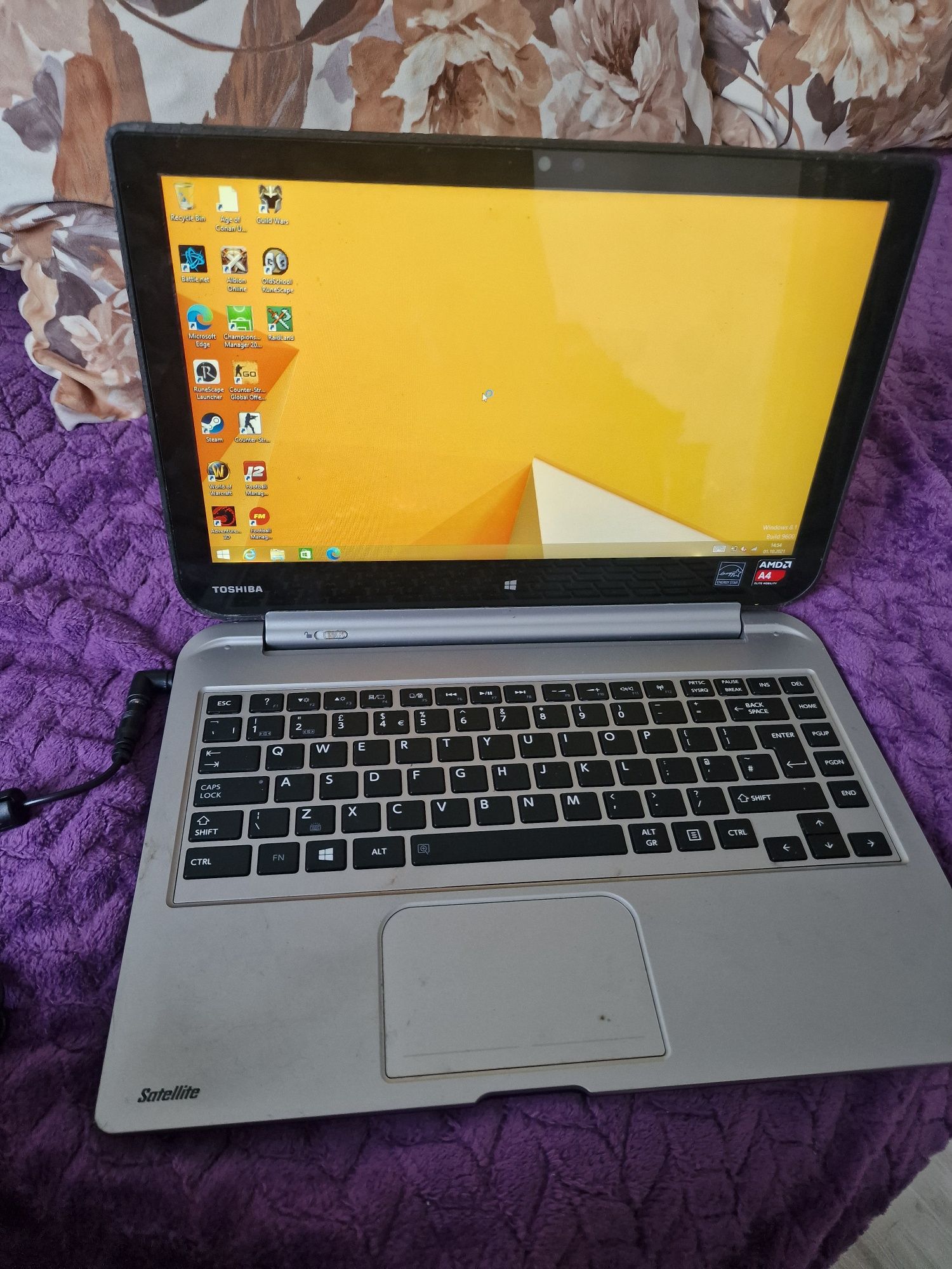 Toshiba satellite w30dt a 100 leptop care se transforma în tabletă
