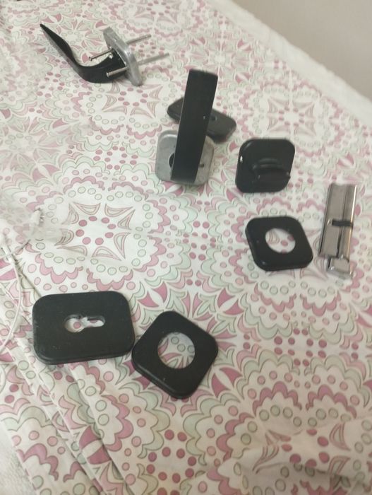 Продаю дверные ключевые замки наружные