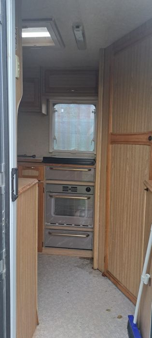 Rulota Elddis Hurricane GT din 01.06.1997 (doar 968 kg greutate)