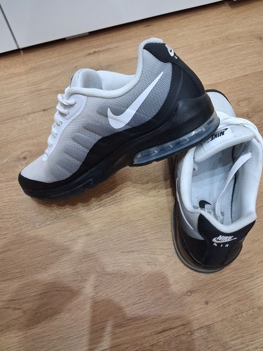 NiKe Air Max Invigor originali marime 40.5, 25.5 cm