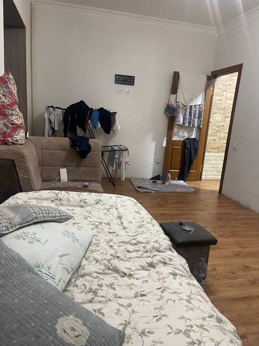 Ижарага 1/1/4 массив Феруза 1 комнатная срочно в аренду 1 хонали