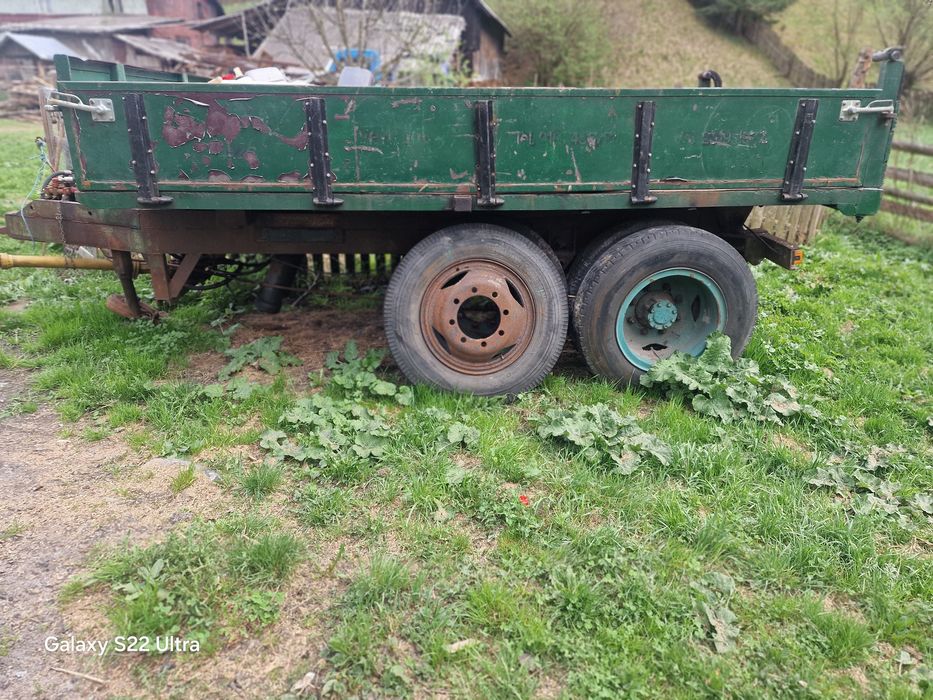 Vând remorca agricolă