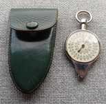 Accesoriu vintage haina instrument cartografie harta busola compas